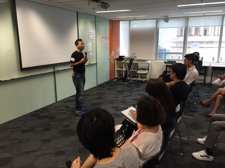 The President of Hong Kong Netrepreneurs Association, Mr. Rickly Wong, delivers opening address at the ”Cyber Crime Prevention, Information Security Best Practice for SME and e-Commerce” Seminar.