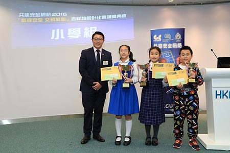 Group Photo of Officiating Guest and Winners of Primary School Group